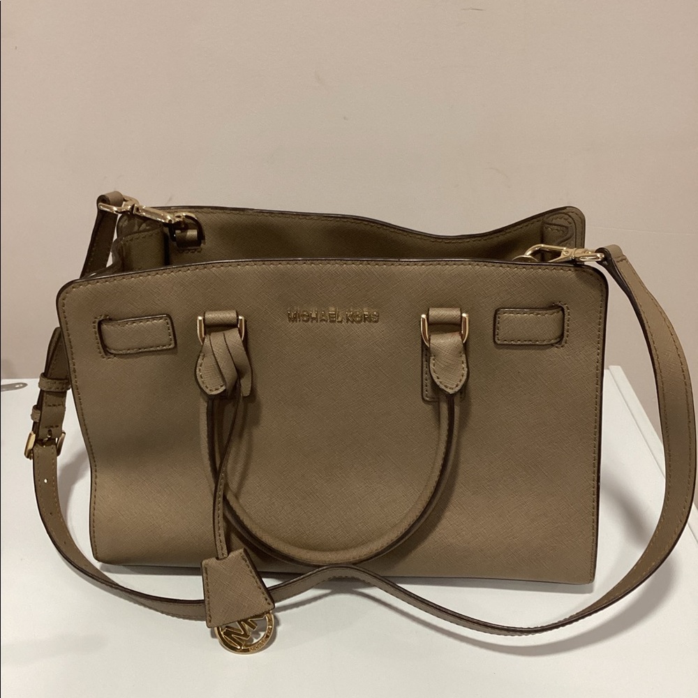 Michael Kors Dilllon Bag in Taup